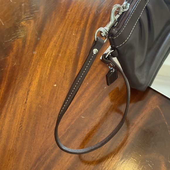 VGUC. Coach brown leather wristlet. - Picture 3 of 10